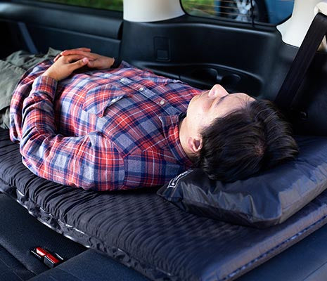高さ8cmサイズは車中泊にもおすすめ（※車内サイズをご確認の上ご使用ください）