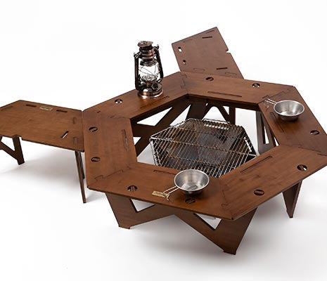 みんなの団欒を楽しくするヘキサゴン型テーブル