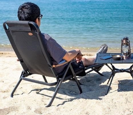 メッシュ生地だから、水に濡れてもすぐ乾きます（※水に浸かるような場所では使用しないでください）