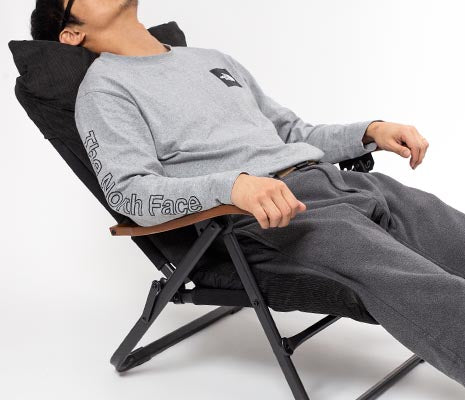 クライマックスローチェアに取り付ければ、まるで自宅のソファのような、上質な座り心地に